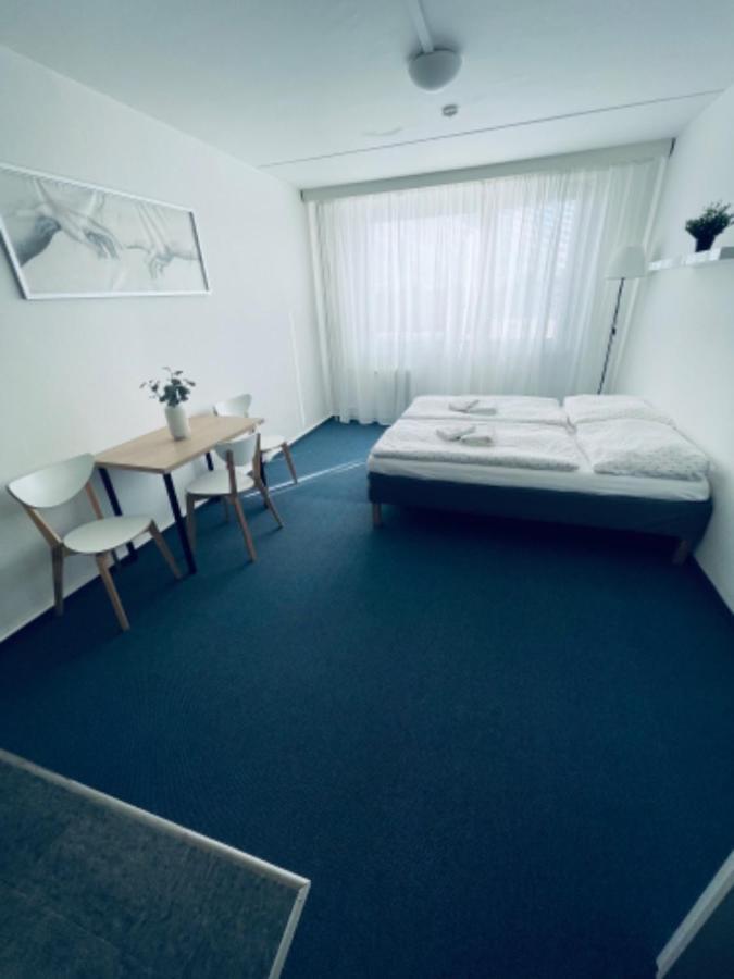 Apartmány Bryksova Praga Esterno foto