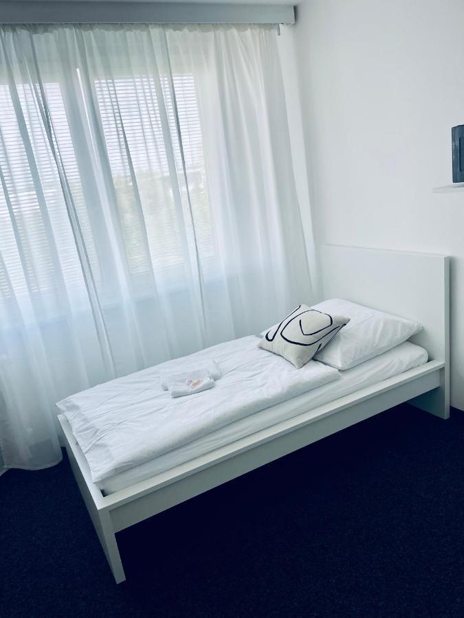 Apartmány Bryksova Praga Esterno foto