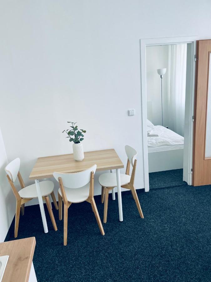 Apartmány Bryksova Praga Esterno foto