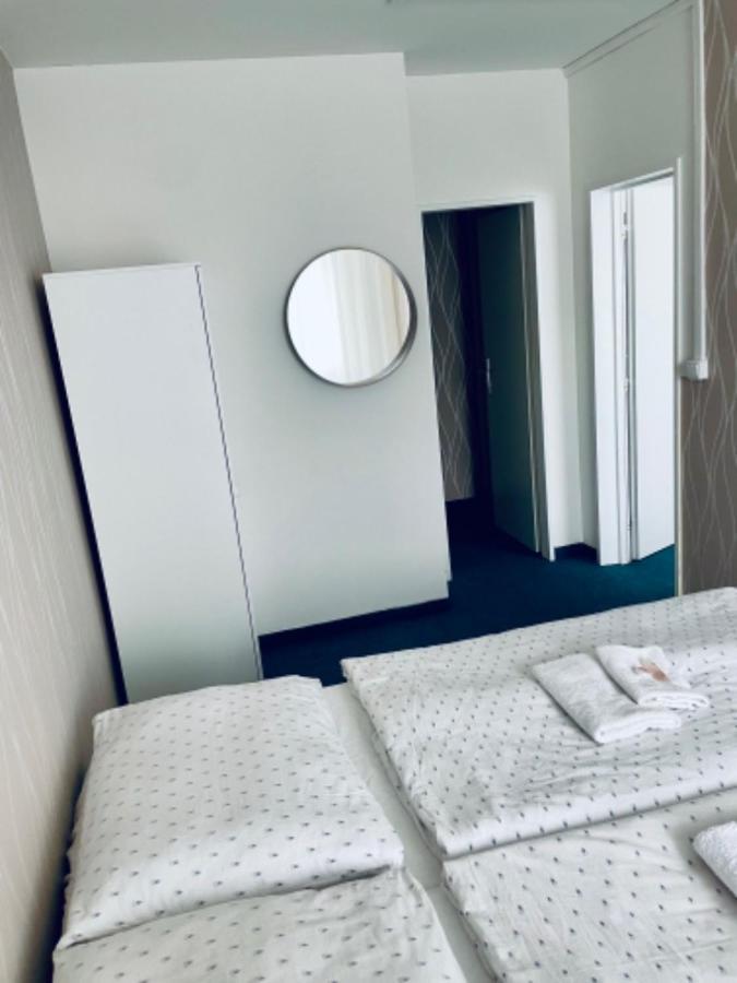 Apartmány Bryksova Praga Esterno foto