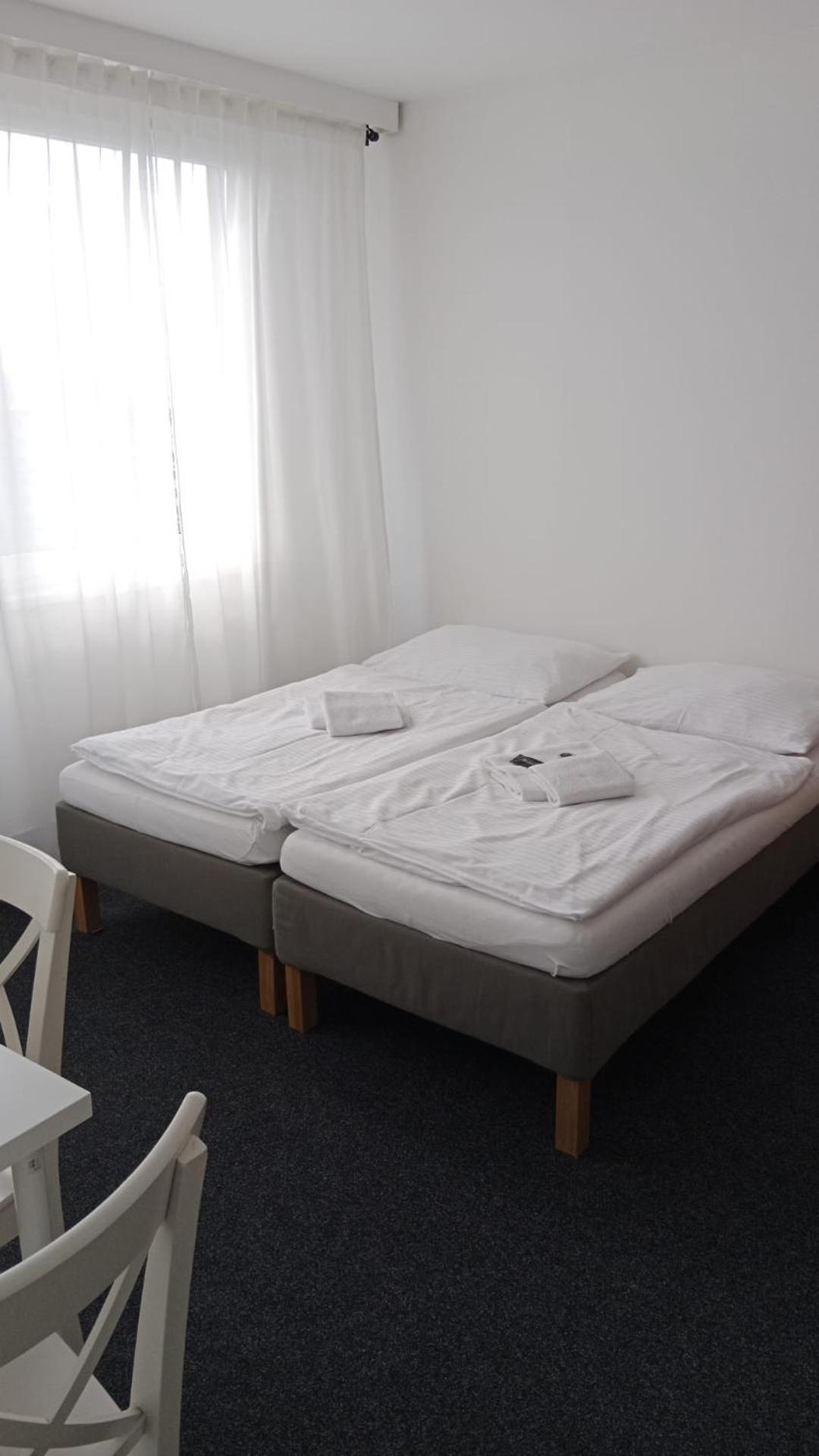 Apartmány Bryksova Praga Esterno foto