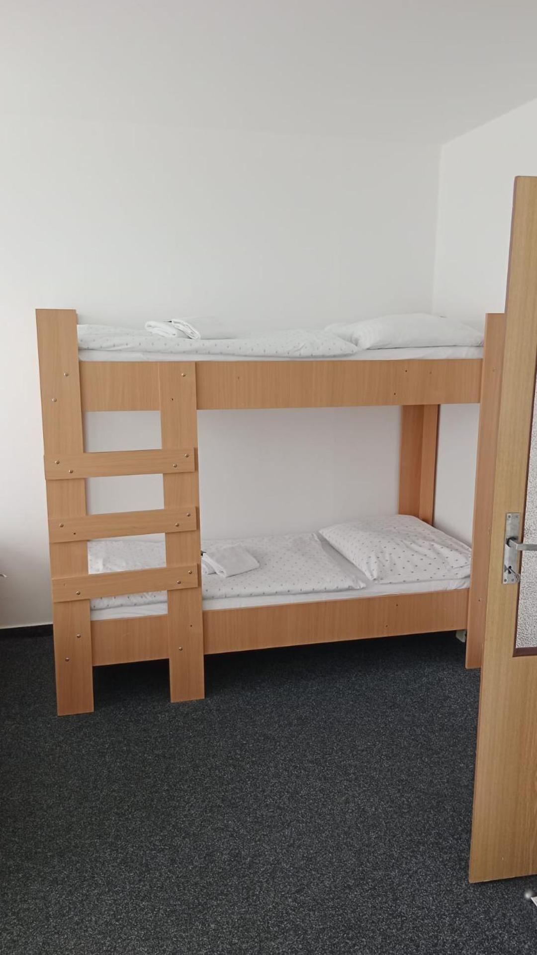 Apartmány Bryksova Praga Esterno foto